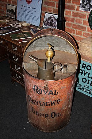 ROYAL DAYLIGHT LAMP OIL BULK BIN - click to enlarge